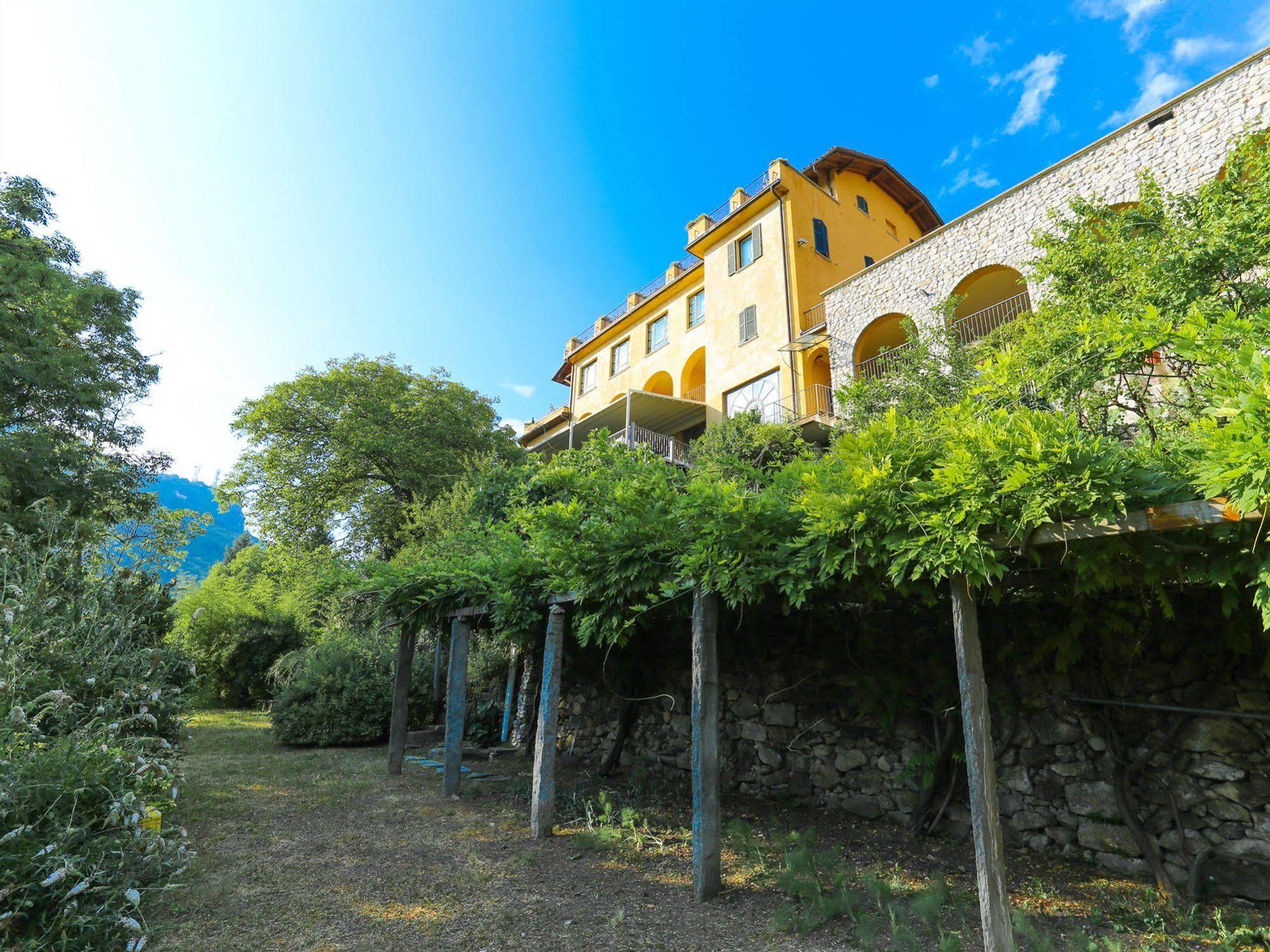 Hotel Colonne Varese Bagian luar foto